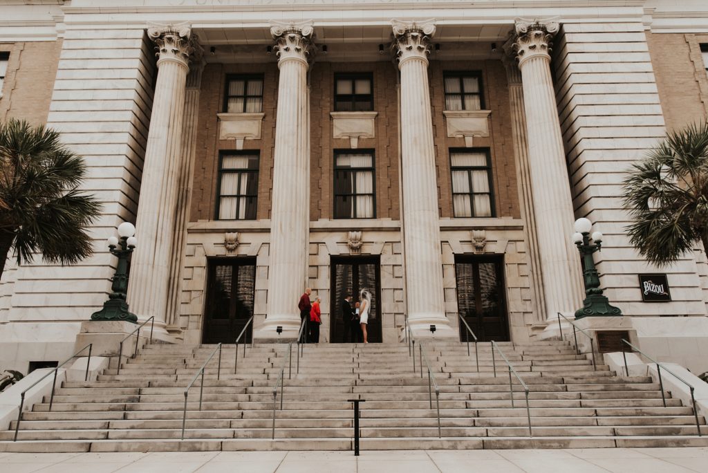Pastor marrying bride and groom on front of Le meridien tampa steps